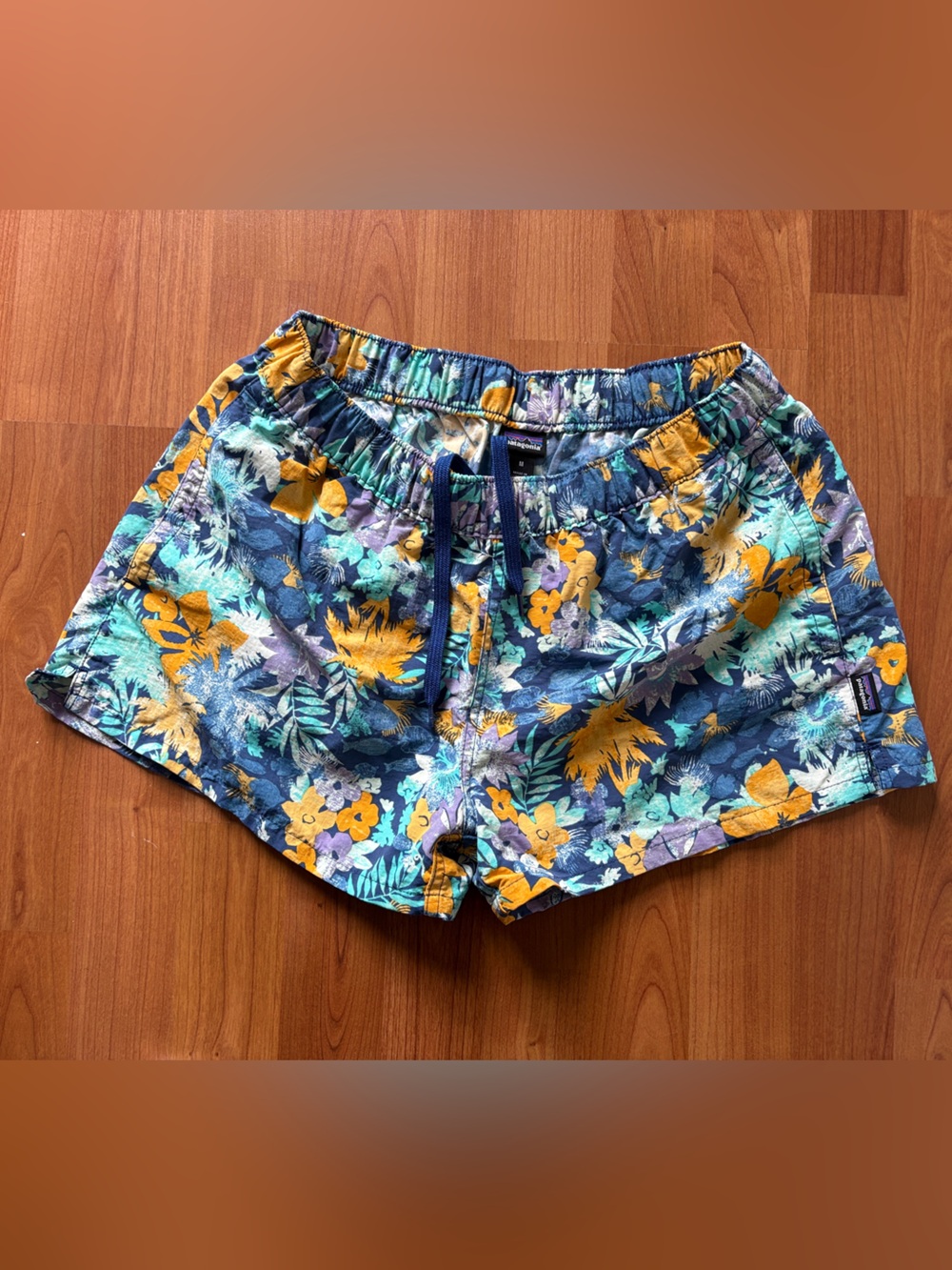 Patagonia Barely Baggies 2.5" Shorts Women's M Tropical Floral Navy Blue Yellow
